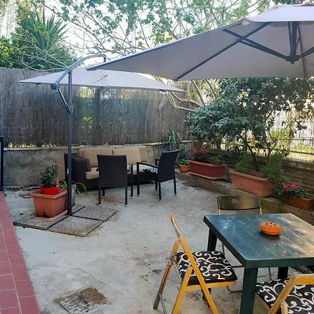 Bibbi's Garden Apartment *
